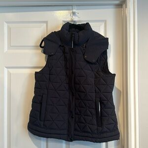 Marc New York puffy Best with removable hood.